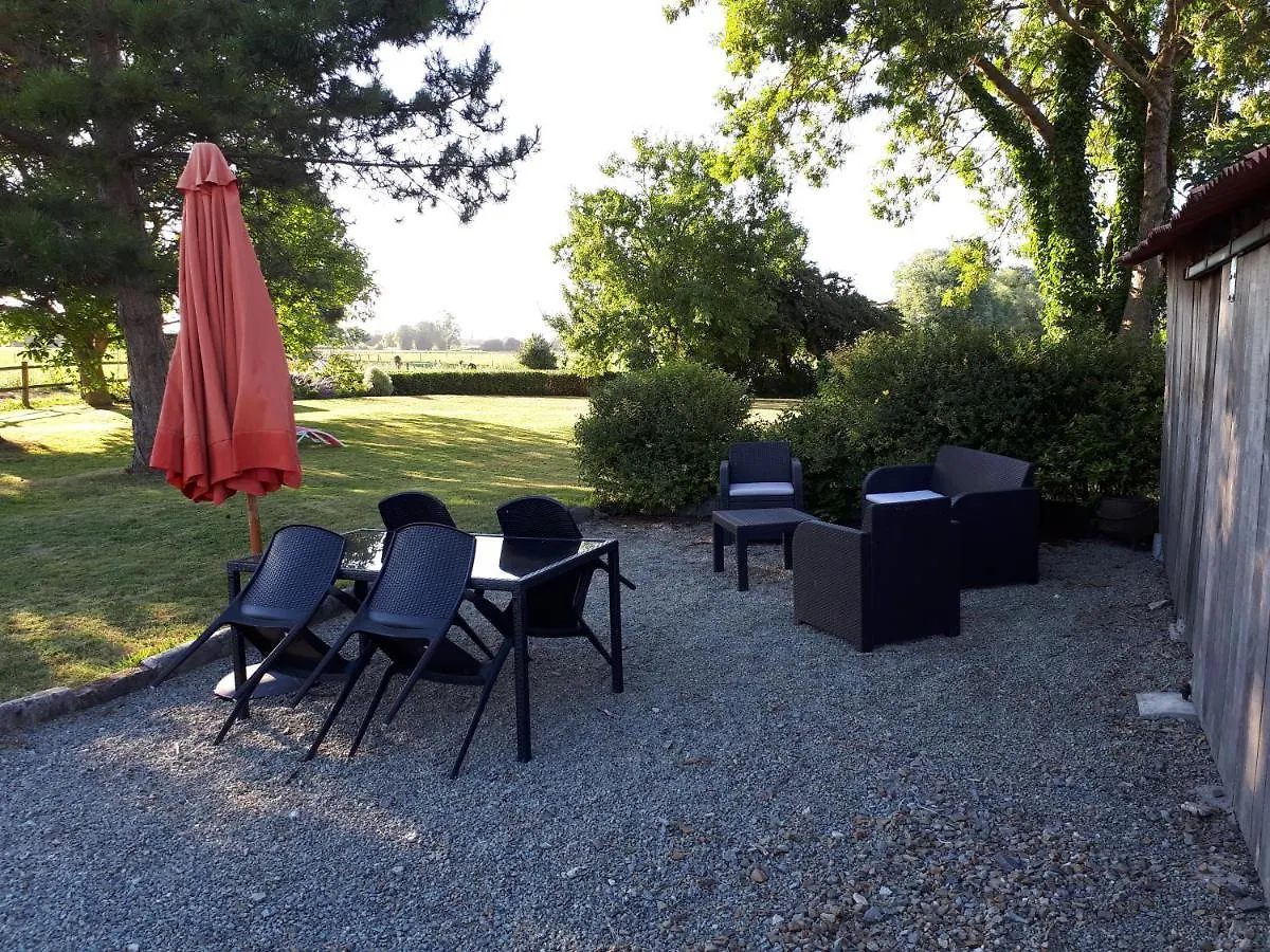 Manoir De La Ville Marie Hirel B&B